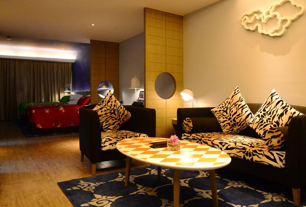 Chimelong Circus Hotel Джухай Екстериор снимка