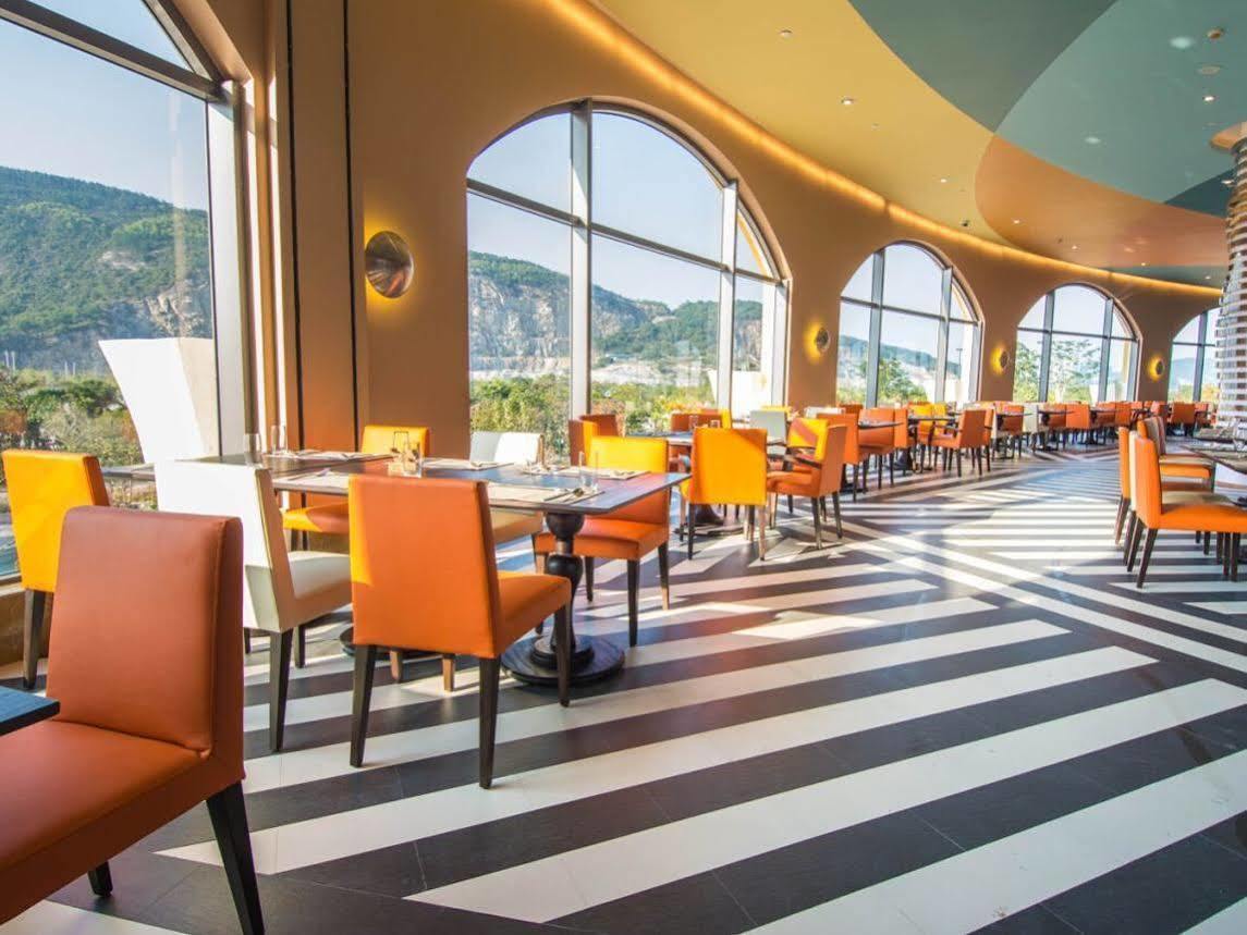 Chimelong Circus Hotel Джухай Екстериор снимка